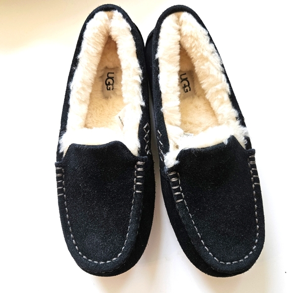UGG Black Moccasin Slippers with Cream Lining, Women's Sz 8, NIB - Picture 1 of 13